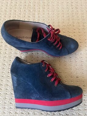 Boutique 9 Navy Suede Lace-Up Women's Boots with Red Laces